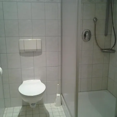Heidehotel Herrenbruecke Отель Фасберг
